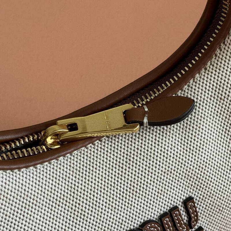 Miu Miu Brown 25x18x10cm shoulder bag — AAA Quality Replica