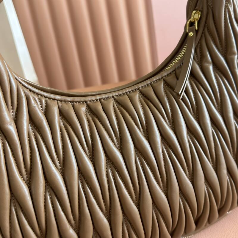 Miu Miu Wander Matelasse Hobo Brown Matelasse Leather 29x24x10cm shoulder — 1:1 Replica