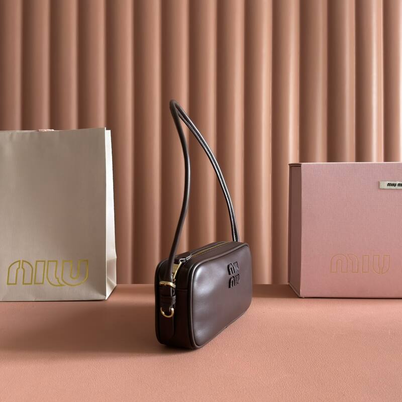 Miu Miu Brown 25x18x10cm shoulder bag — Premium Replica