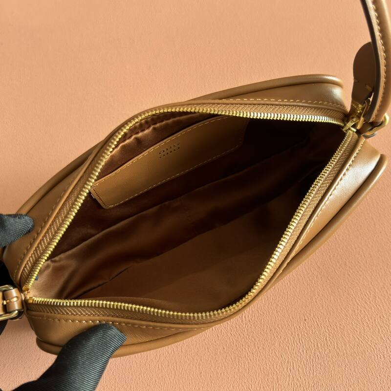 Miu Miu Brown 25x18x10cm shoulder bag — Premium Replica
