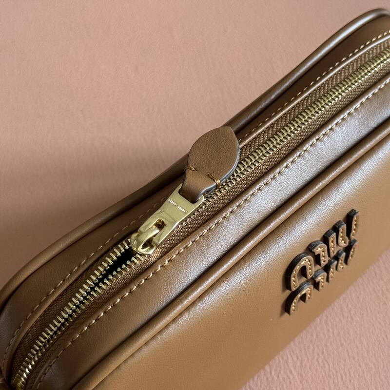 Miu Miu Brown 25x18x10cm shoulder bag — Premium Replica