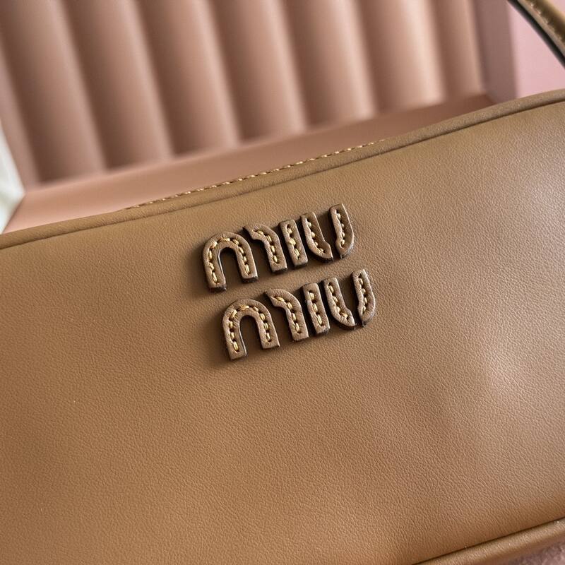 Miu Miu Brown 25x18x10cm shoulder bag — Premium Replica