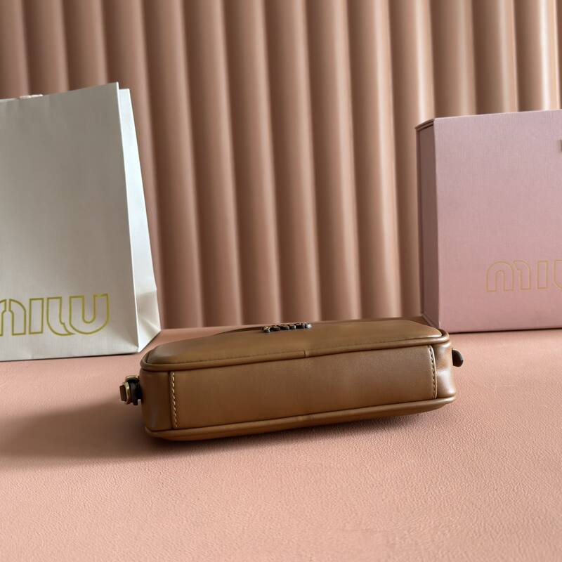 Miu Miu Brown 25x18x10cm shoulder bag — Premium Replica