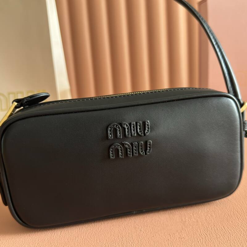 Miu Miu Black 25x18x10cm shoulder bag — Premium Replica