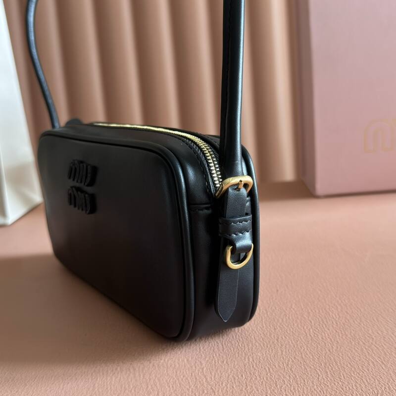 Miu Miu Black 25x18x10cm shoulder bag — Premium Replica