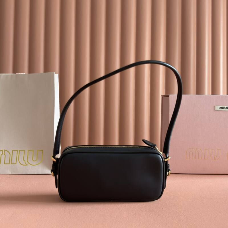 Miu Miu Black 25x18x10cm shoulder bag — Premium Replica