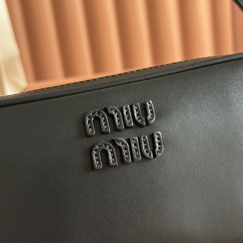 Miu Miu Black 25x18x10cm shoulder bag — Premium Replica