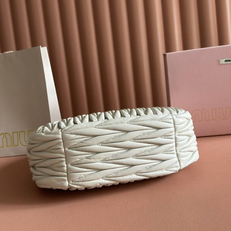 Miu Miu Wander White Matelasse Leather 29x24x10cm shoulder — Top Quality Replica