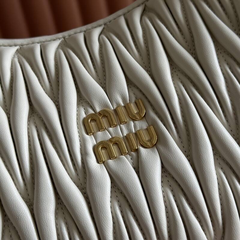 Miu Miu Wander White Matelasse Leather 29x24x10cm shoulder — Top Quality Replica