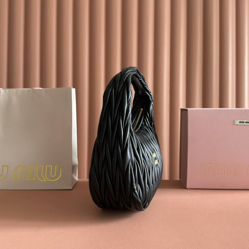 Miu Miu Wander Black Matelasse Leather 29x24x10cm shoulder — Top Quality Replica