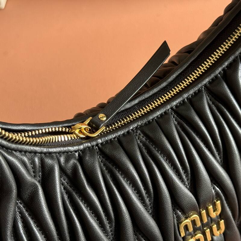 Miu Miu Wander Black Matelasse Leather 29x24x10cm shoulder — Top Quality Replica