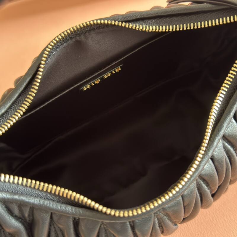 Miu Miu Wander Black Matelasse Leather 29x24x10cm shoulder — Top Quality Replica