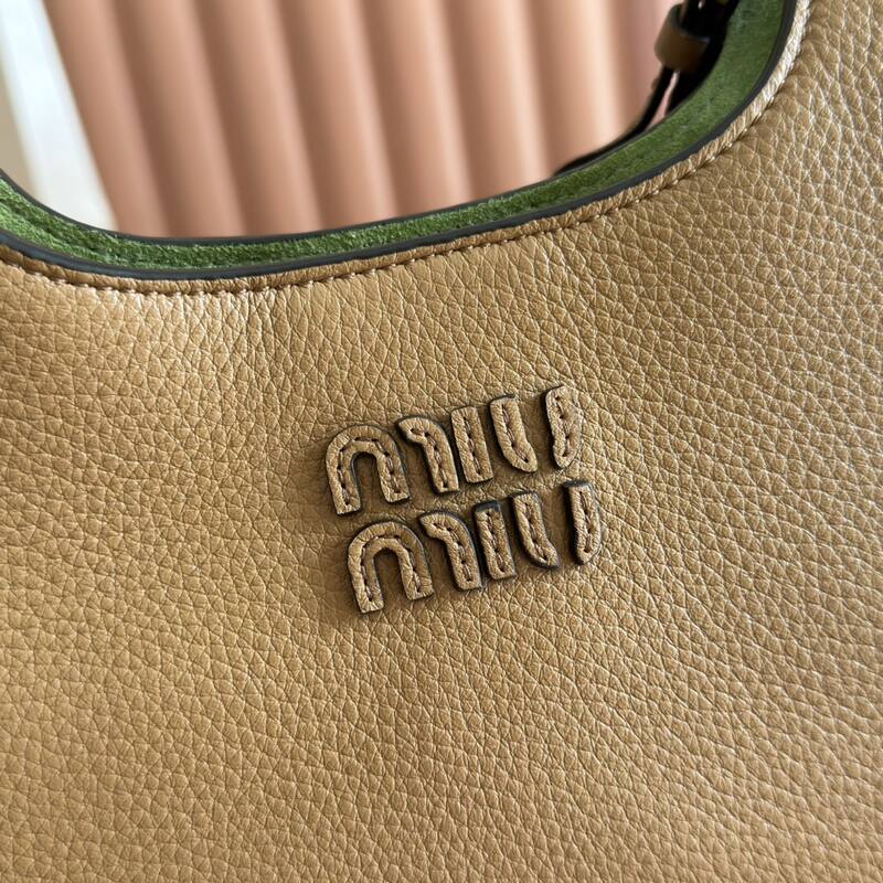 Miu Miu Brown 25x18x10cm shoulder bag — 1:1 Replica