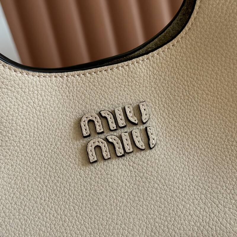 Miu Miu Beige 25x18x10cm shoulder bag — 1:1 Replica