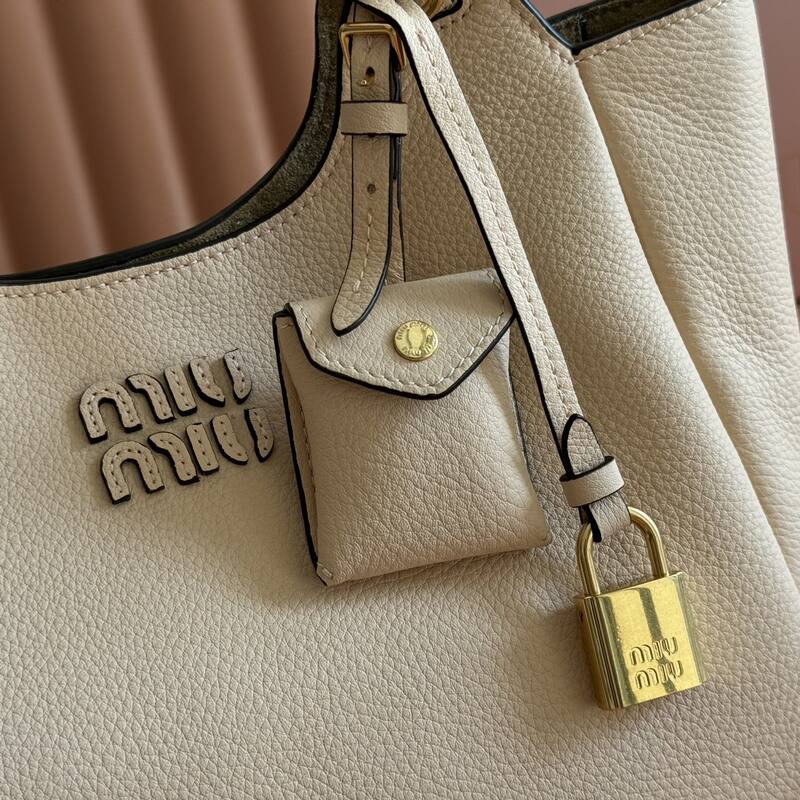 Miu Miu Beige 25x18x10cm shoulder bag — 1:1 Replica