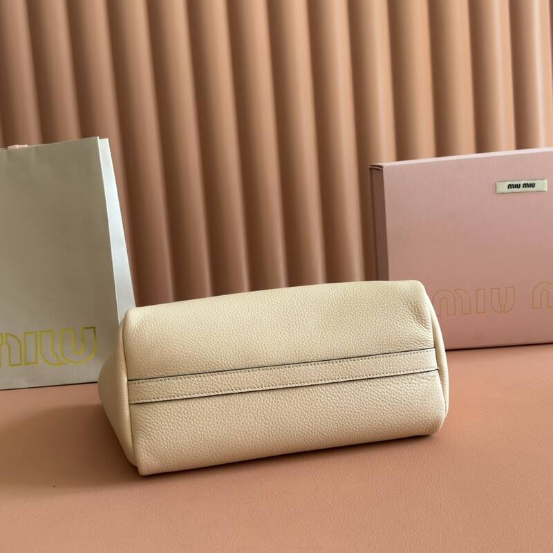 Miu Miu Beige 25x18x10cm shoulder bag — 1:1 Replica