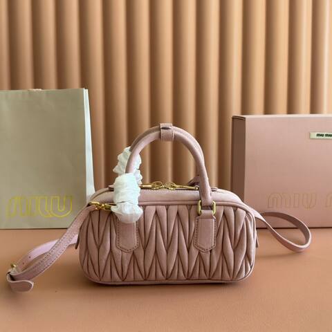 Miu Miu Pink 25x18x10cm shoulder bag 1 1 Replica