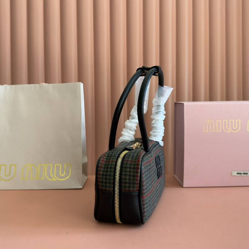 Miu Miu Black shoulder bag — 1:1 Replica
