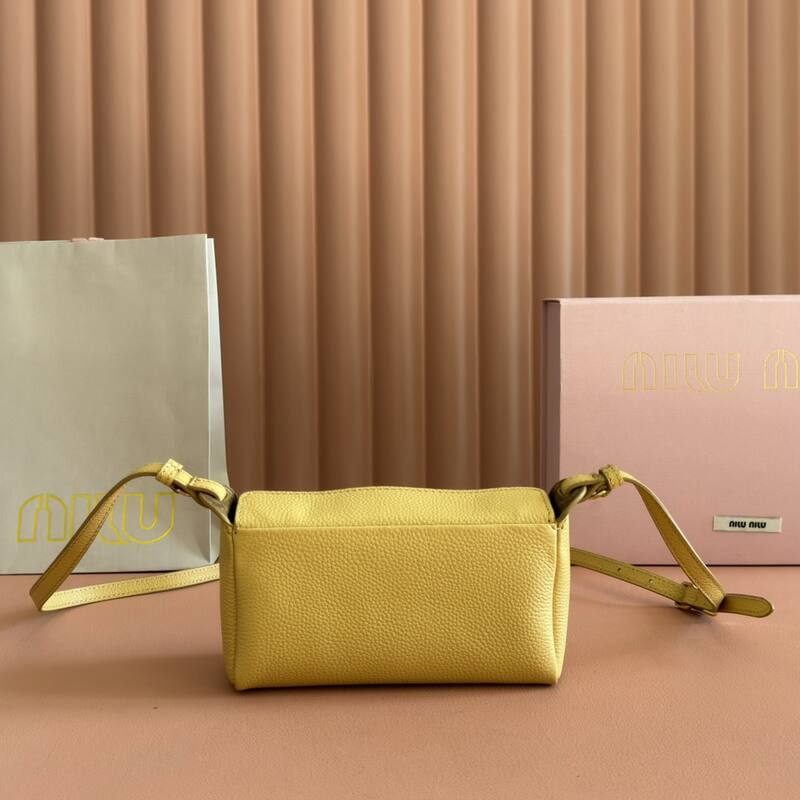 Miu Miu 25x18x10cm shoulder bag — Top Quality Replica