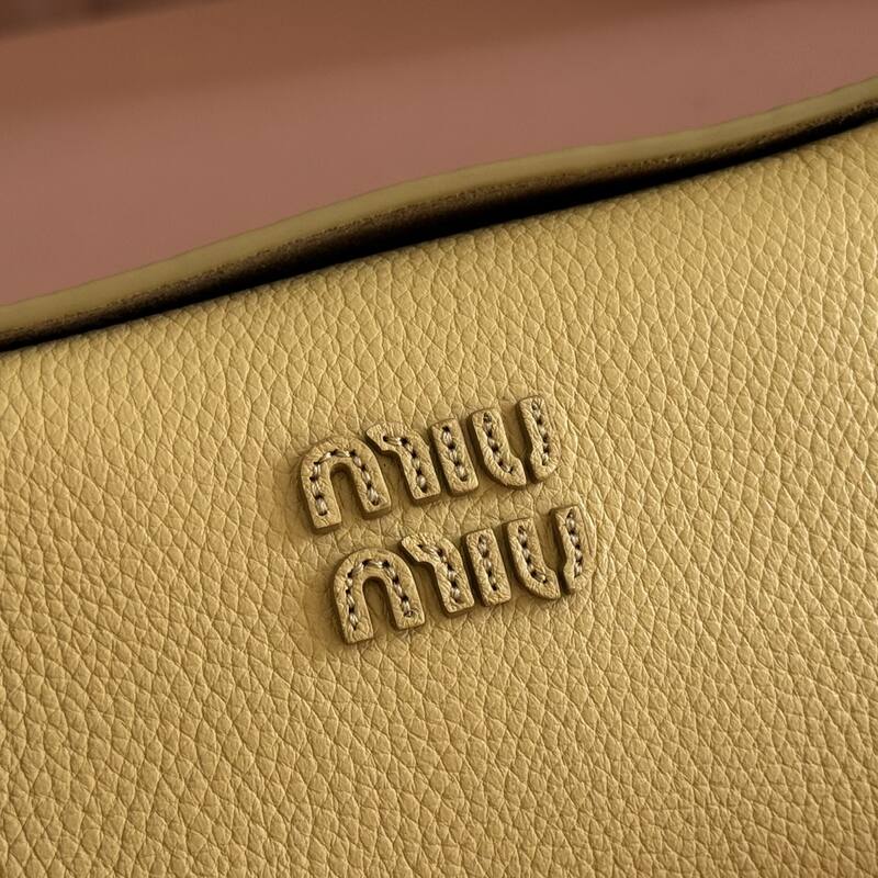 Miu Miu 25x18x10cm shoulder bag — Top Quality Replica