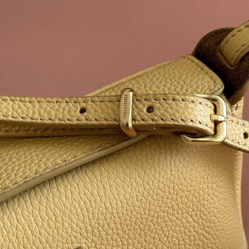 Miu Miu 25x18x10cm shoulder bag — Top Quality Replica