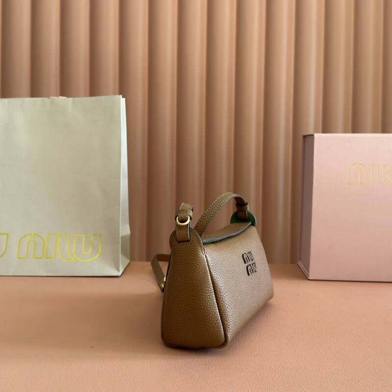 Miu Miu Brown 25x18x10cm shoulder bag — AAA Quality Replica