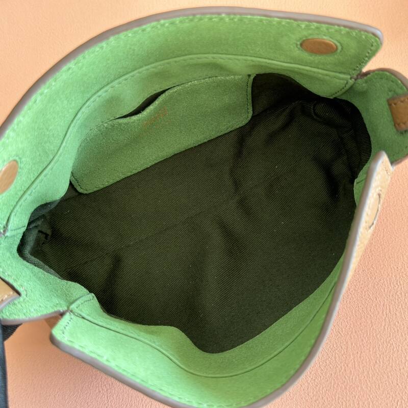 Miu Miu Brown 25x18x10cm shoulder bag — AAA Quality Replica