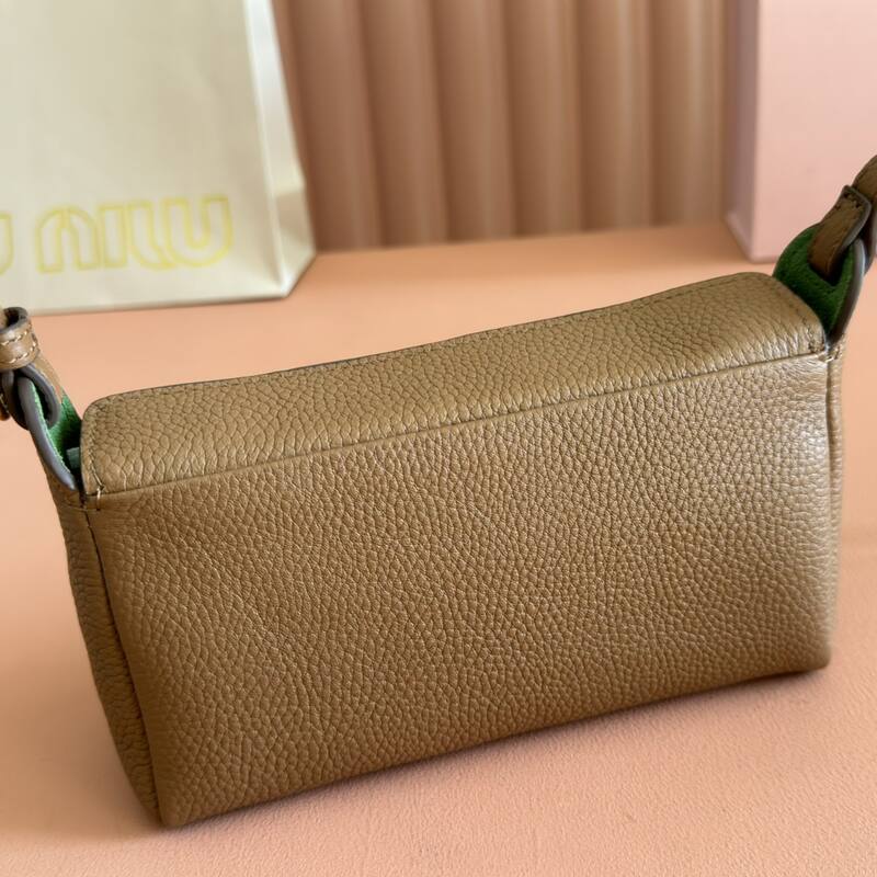 Miu Miu Brown 25x18x10cm shoulder bag — AAA Quality Replica