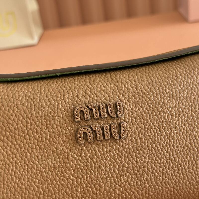 Miu Miu Brown 25x18x10cm shoulder bag — AAA Quality Replica