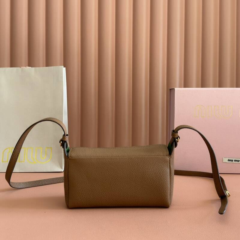 Miu Miu Brown 25x18x10cm shoulder bag — AAA Quality Replica