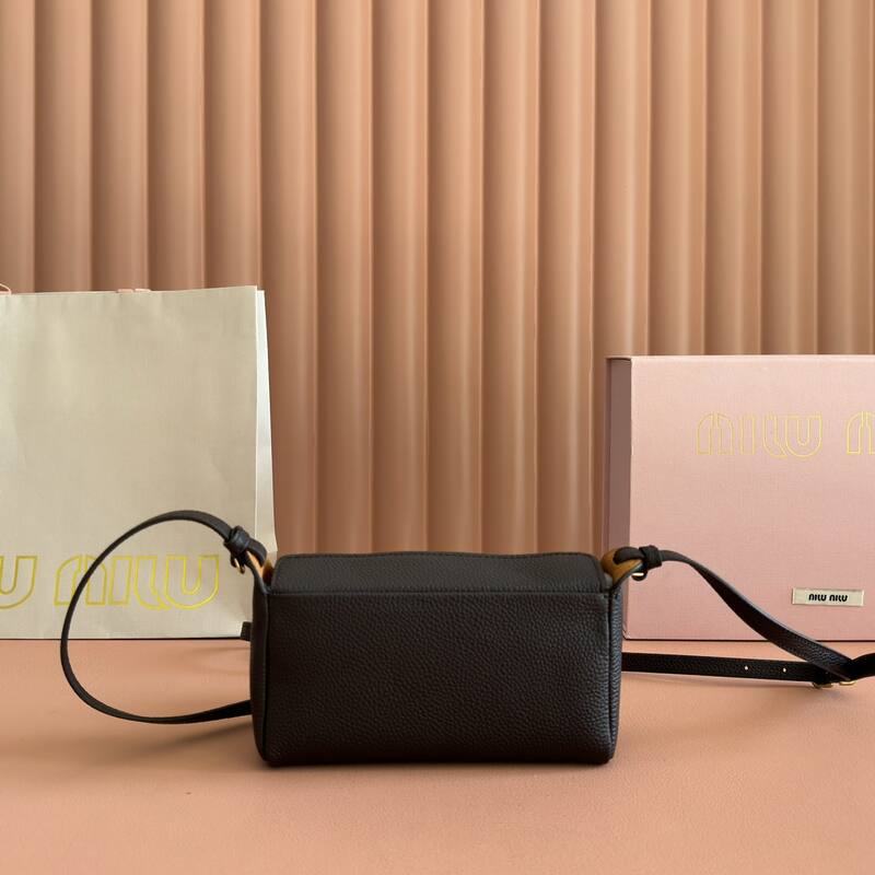 Miu Miu Black 25x18x10cm shoulder bag — AAA Quality Replica