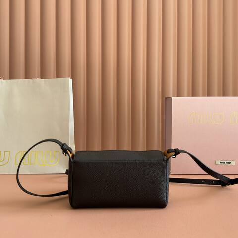 Miu Miu Black 25x18x10cm shoulder bag AAA Quality Replica
