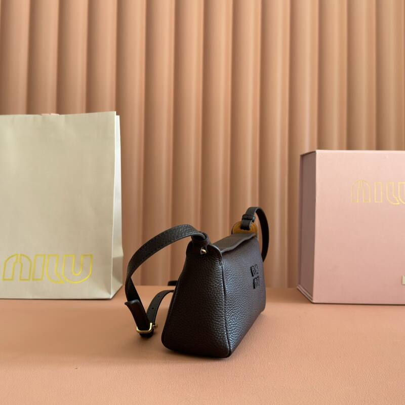 Miu Miu Black 25x18x10cm shoulder bag — AAA Quality Replica