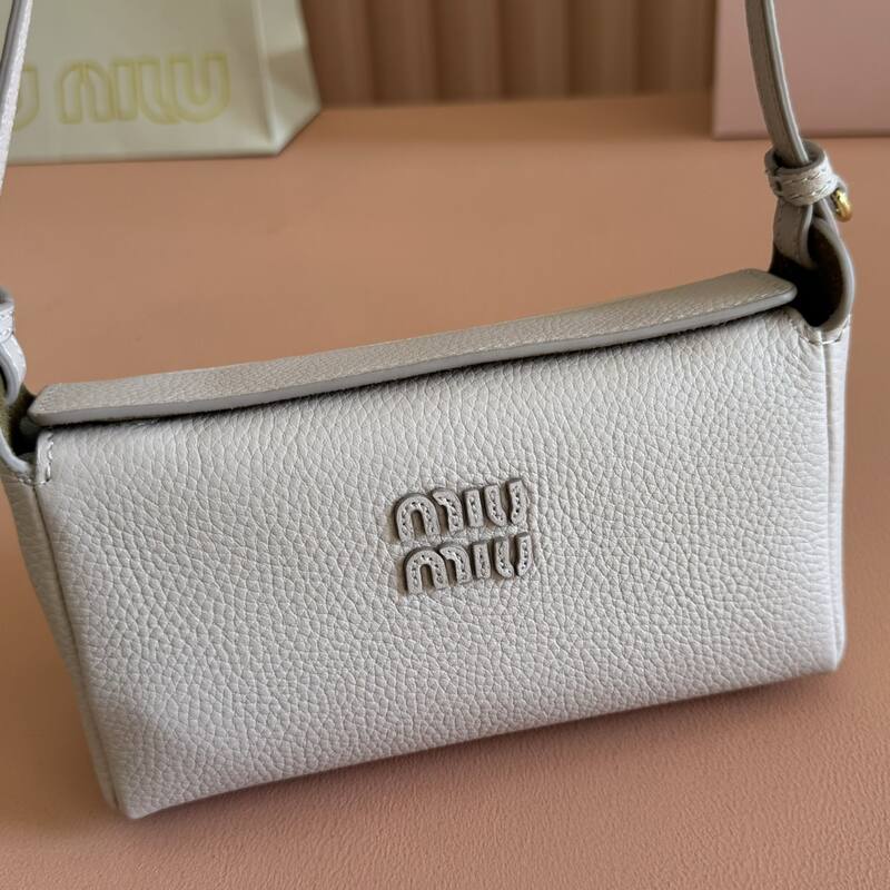 Miu Miu Beige 25x18x10cm shoulder bag — Top Quality Replica
