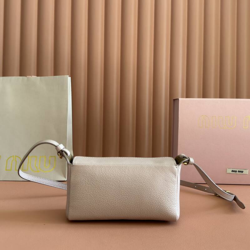 Miu Miu Beige 25x18x10cm shoulder bag — Top Quality Replica