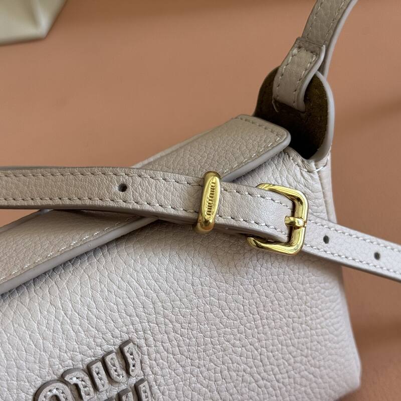 Miu Miu Beige 25x18x10cm shoulder bag — Top Quality Replica