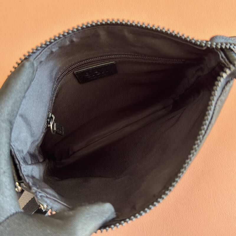 Gucci Black GG Supreme crossbody — Top Quality Replica