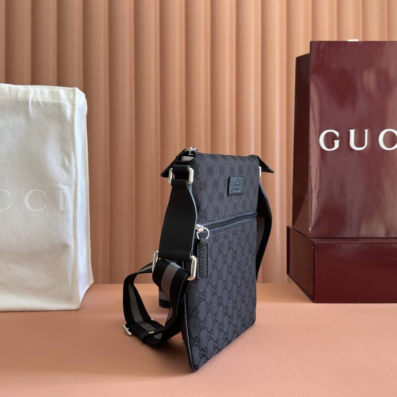Gucci Black GG Supreme crossbody — Top Quality Replica