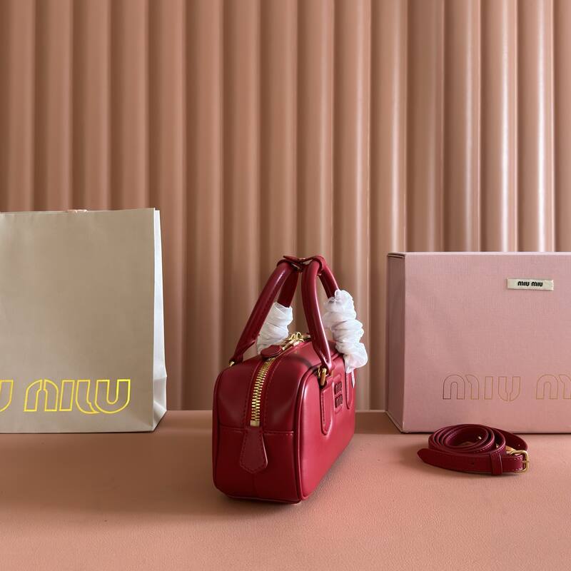 Miu Miu Red 25x18x10cm shoulder bag — Top Quality Replica