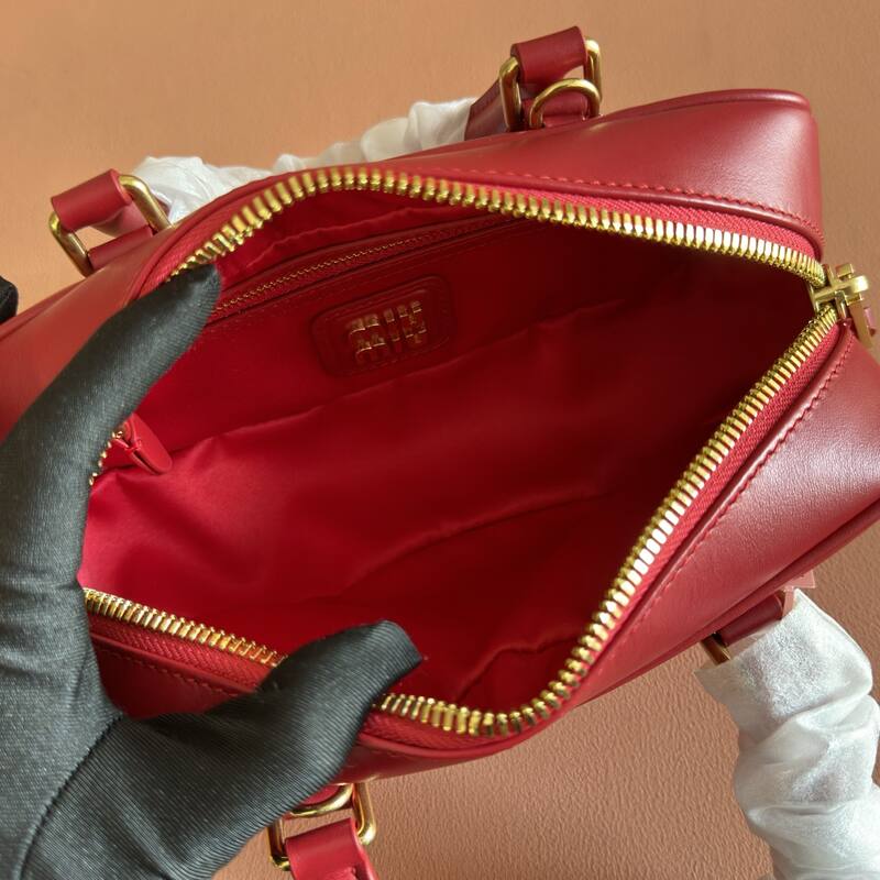 Miu Miu Red 25x18x10cm shoulder bag — Top Quality Replica