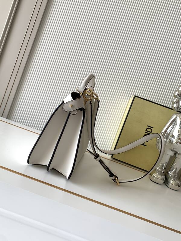 Fendi Peekaboo White 33x22x14cm shoulder bag — Premium Replica