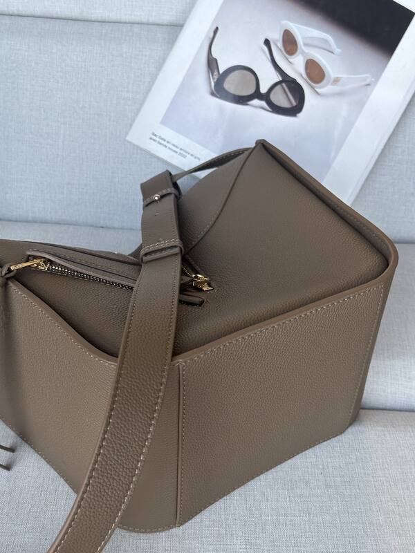 Loewe Calfskin 25x18x10cm shoulder bag — AAA Quality Replica
