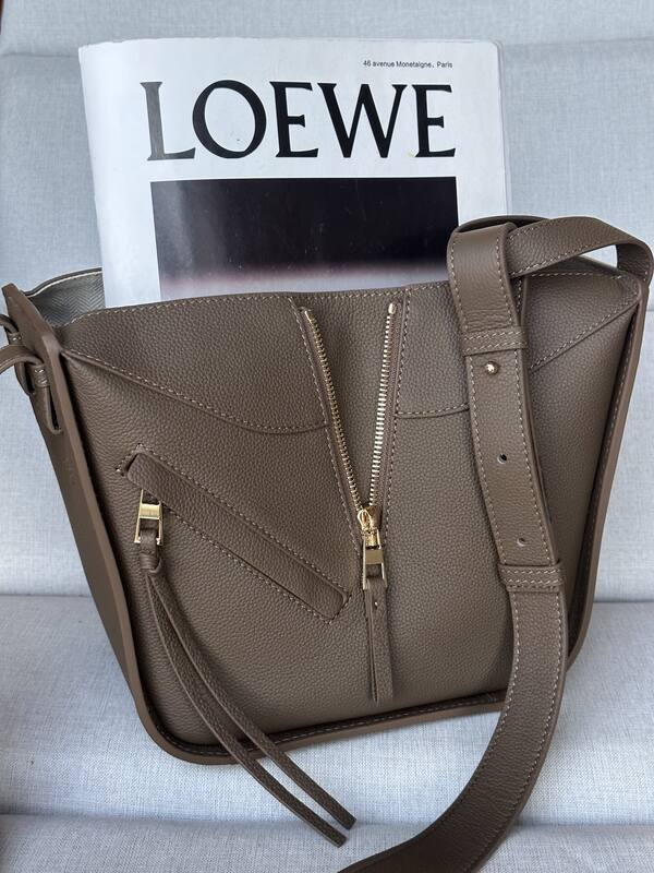 Loewe Calfskin 25x18x10cm shoulder bag — AAA Quality Replica