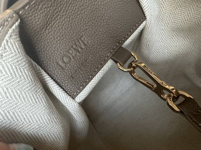 Loewe Calfskin 25x18x10cm shoulder bag — AAA Quality Replica