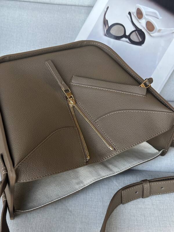 Loewe Calfskin 25x18x10cm shoulder bag — AAA Quality Replica