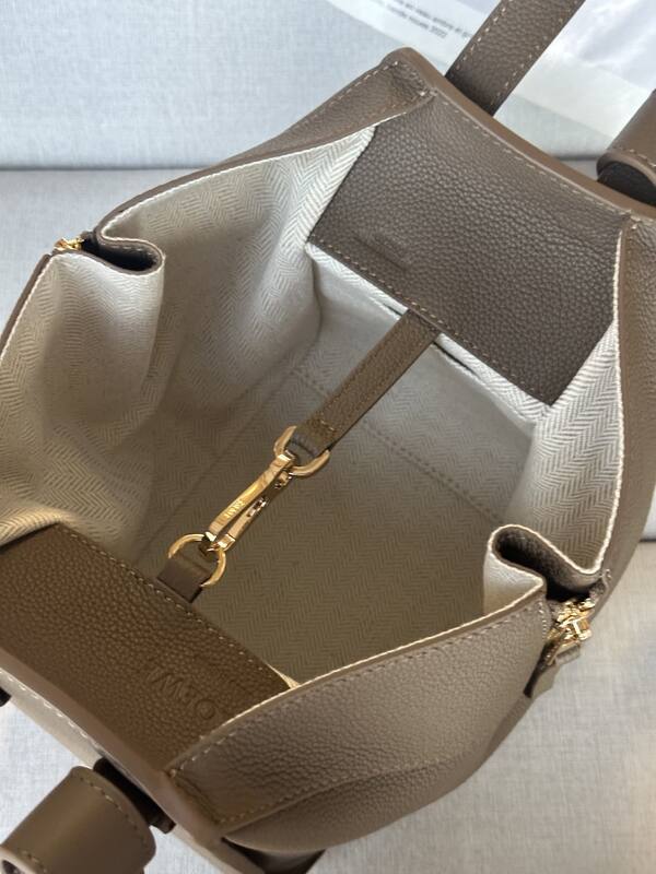 Loewe Calfskin 25x18x10cm shoulder bag — AAA Quality Replica