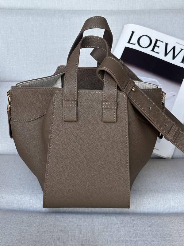 Loewe Calfskin 25x18x10cm shoulder bag — AAA Quality Replica