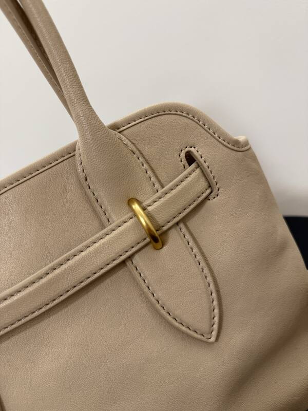 Miu Miu Beige 25x18x10cm shoulder bag — Top Quality Replica