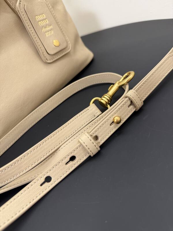 Miu Miu Beige 25x18x10cm shoulder bag — Top Quality Replica