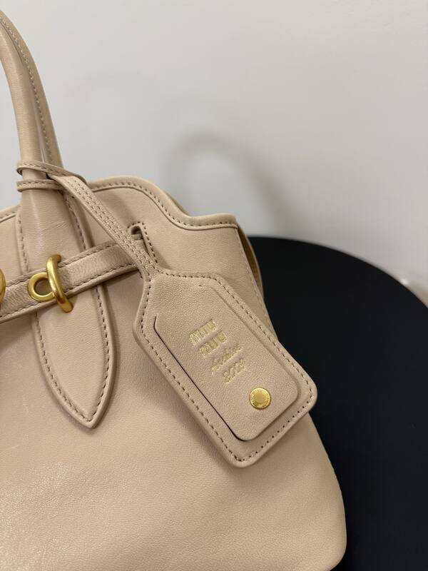 Miu Miu Beige 25x18x10cm shoulder bag — Top Quality Replica